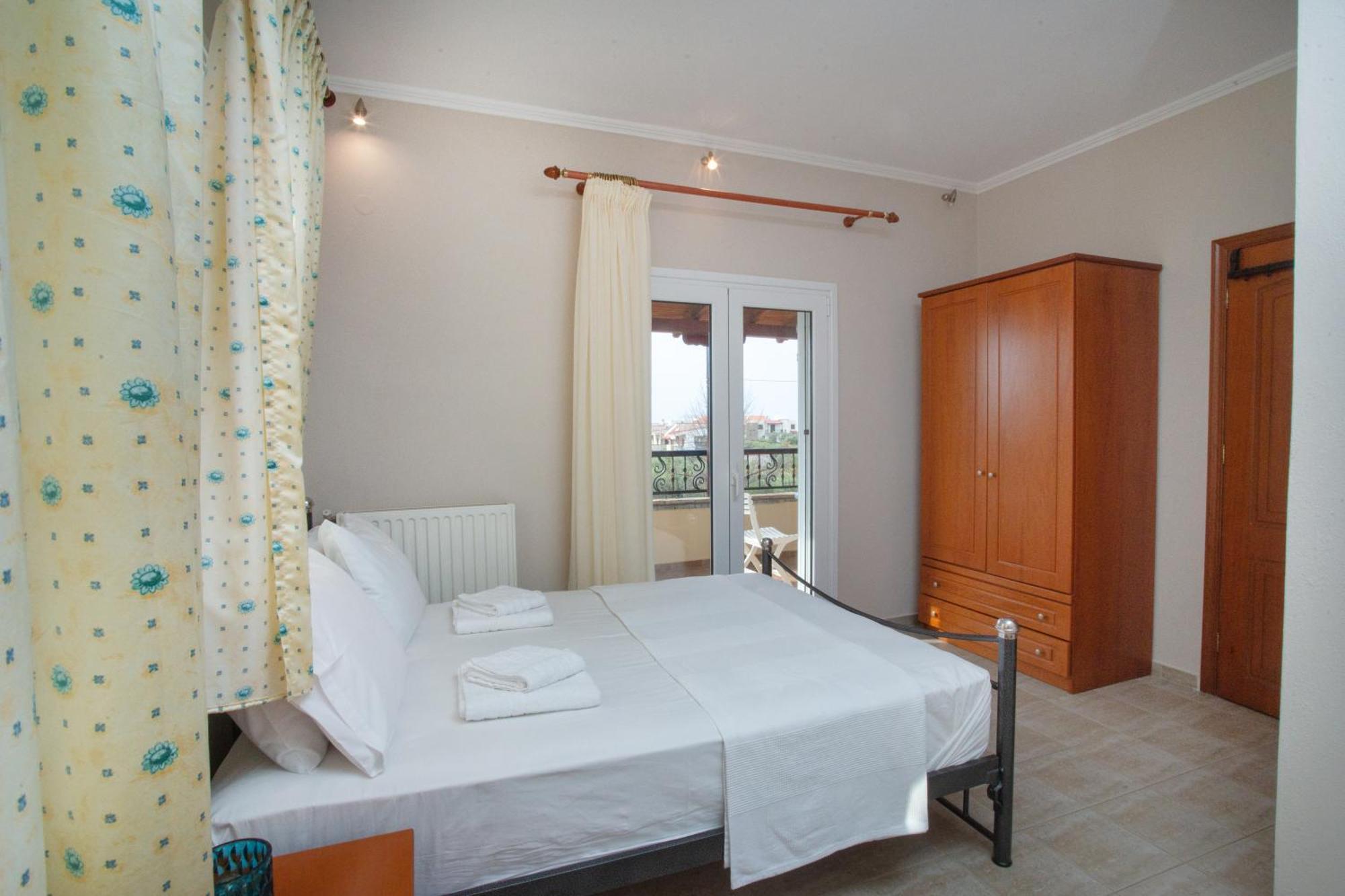 Private 6-Bdrm Villa With Garden 150M To Beach باراديسوس المظهر الخارجي الصورة