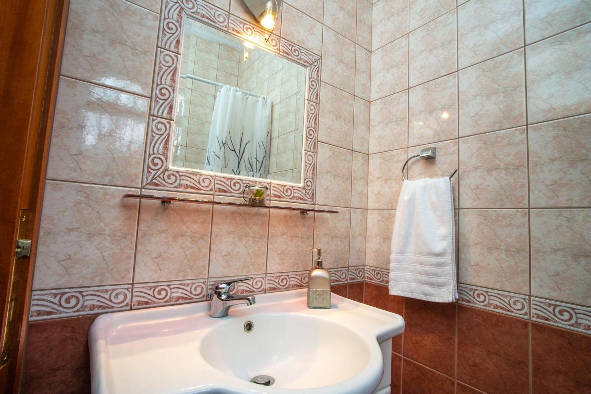 Private 6-Bdrm Villa With Garden 150M To Beach باراديسوس المظهر الخارجي الصورة