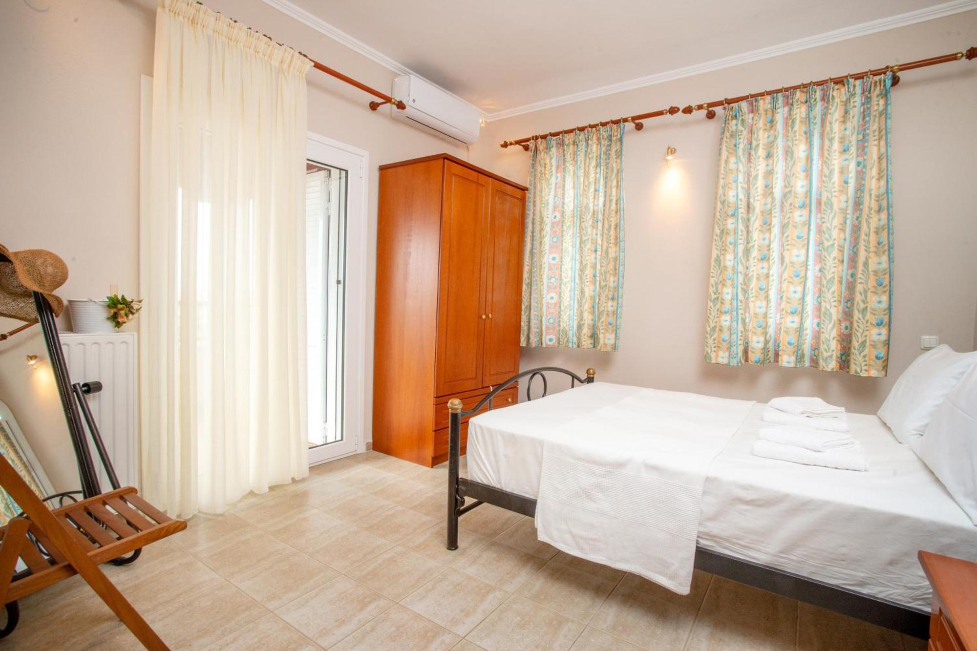 Private 6-Bdrm Villa With Garden 150M To Beach باراديسوس المظهر الخارجي الصورة